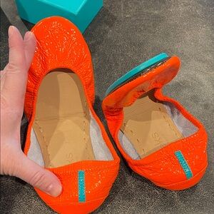 Like new Outrageous orange Neon Tieks - size 7 - with tote